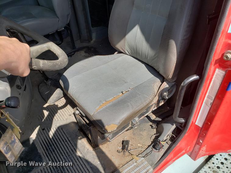 image for item EK9007 2004 Freightliner Columbia semi truck