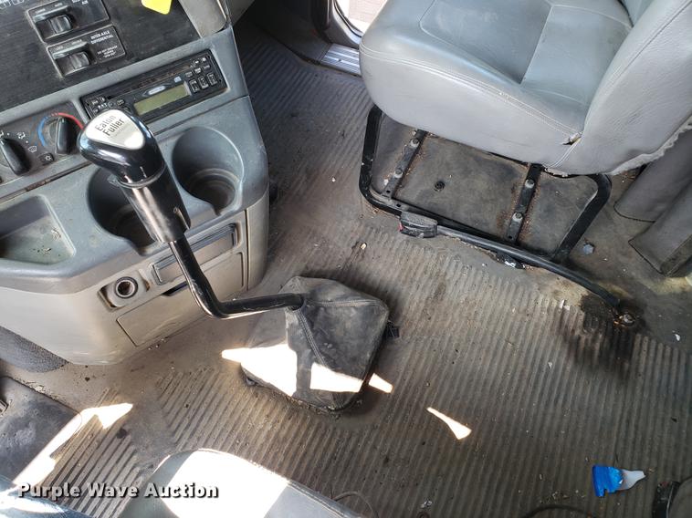 image for item EK9007 2004 Freightliner Columbia semi truck