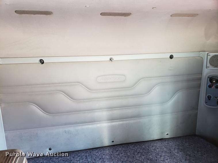 image for item EK9007 2004 Freightliner Columbia semi truck