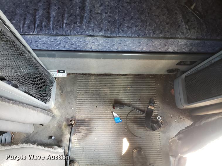 image for item EK9007 2004 Freightliner Columbia semi truck