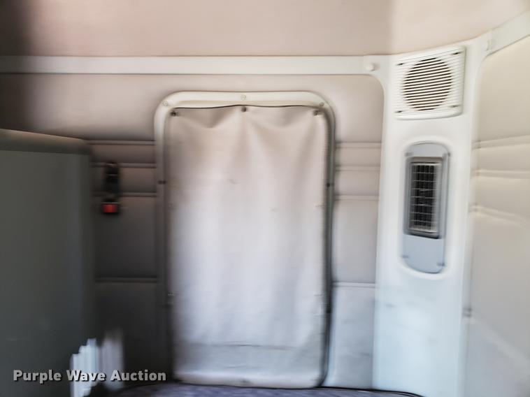 image for item EK9007 2004 Freightliner Columbia semi truck