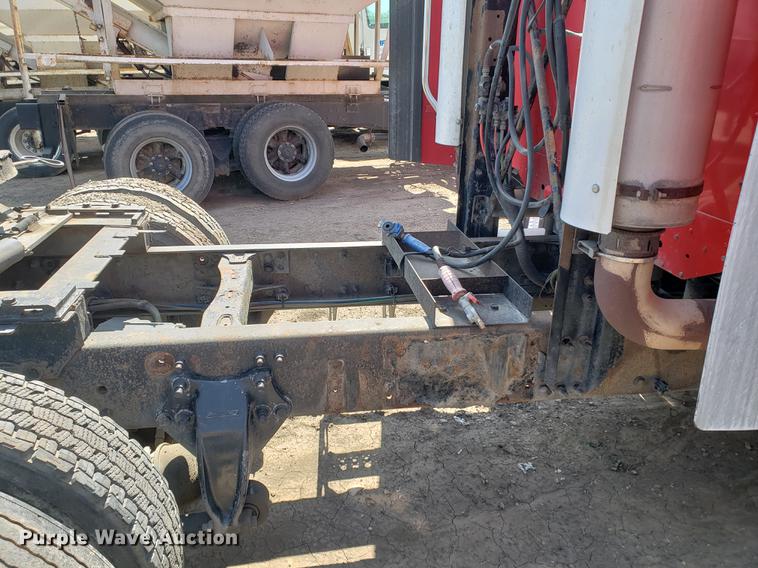 image for item EK9007 2004 Freightliner Columbia semi truck