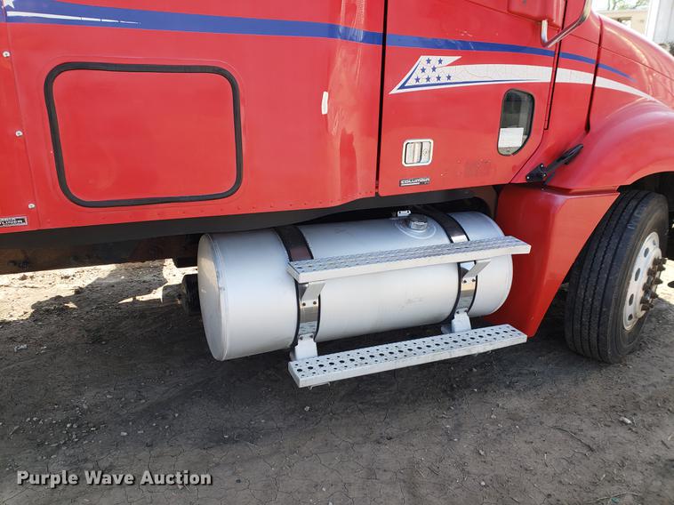 image for item EK9007 2004 Freightliner Columbia semi truck