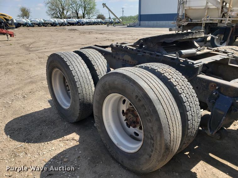 image for item EK9007 2004 Freightliner Columbia semi truck