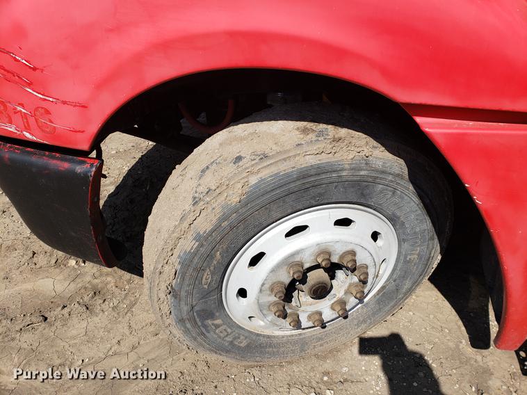 image for item EK9007 2004 Freightliner Columbia semi truck