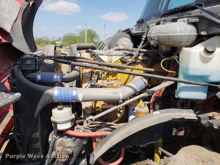 image for item EK9007 2004 Freightliner Columbia semi truck