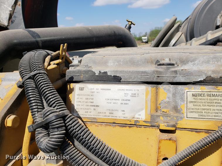 image for item EK9007 2004 Freightliner Columbia semi truck