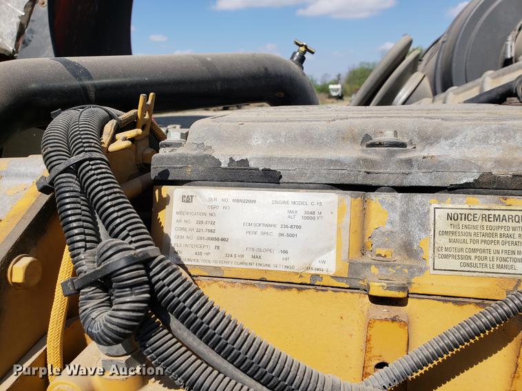 image for item EK9007 2004 Freightliner Columbia semi truck