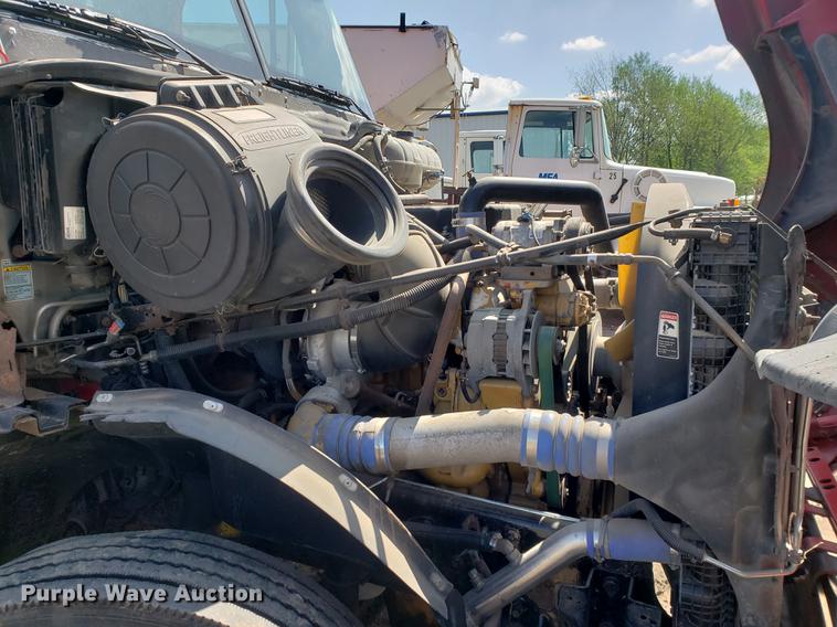 image for item EK9007 2004 Freightliner Columbia semi truck