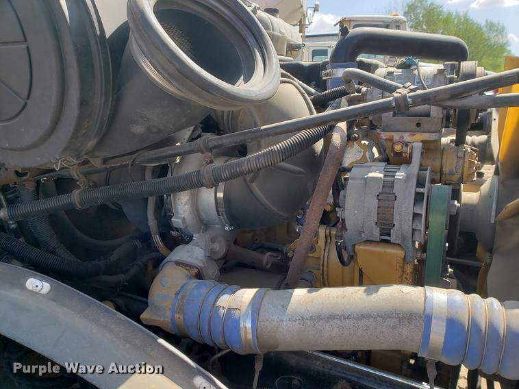 image for item EK9007 2004 Freightliner Columbia semi truck