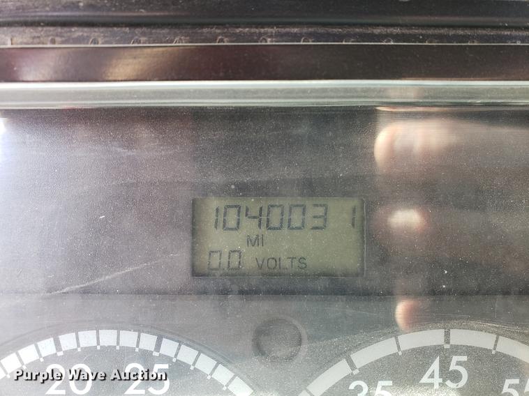 image for item EK9007 2004 Freightliner Columbia semi truck