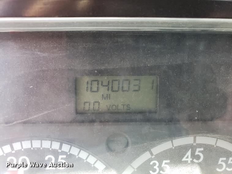 image for item EK9007 2004 Freightliner Columbia semi truck