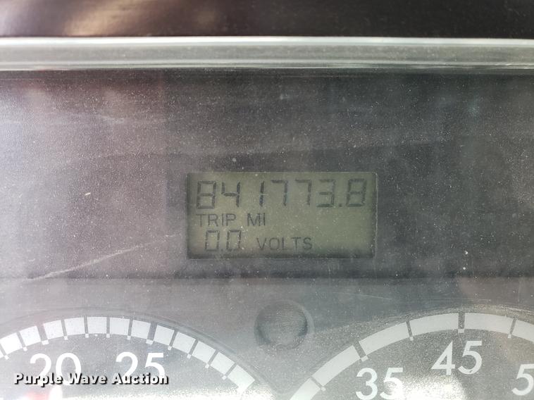 image for item EK9007 2004 Freightliner Columbia semi truck