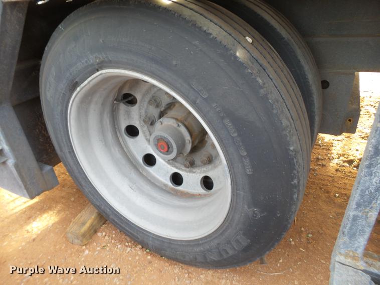 image for item EN9556 2001 Miller car trailer