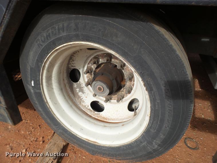 image for item EN9556 2001 Miller car trailer