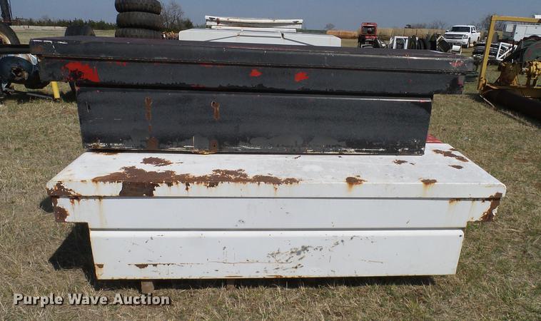 image for item EO9776 Toolboxes and bed covers