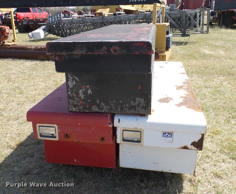 image for item EO9776 Toolboxes and bed covers