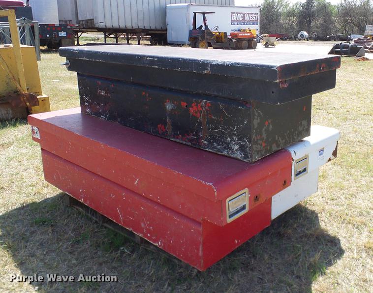 image for item EO9776 Toolboxes and bed covers