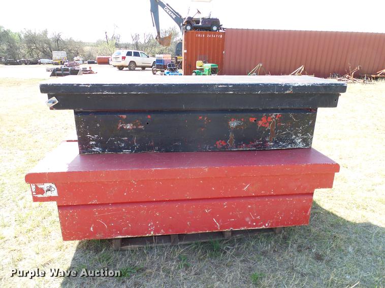 image for item EO9776 Toolboxes and bed covers