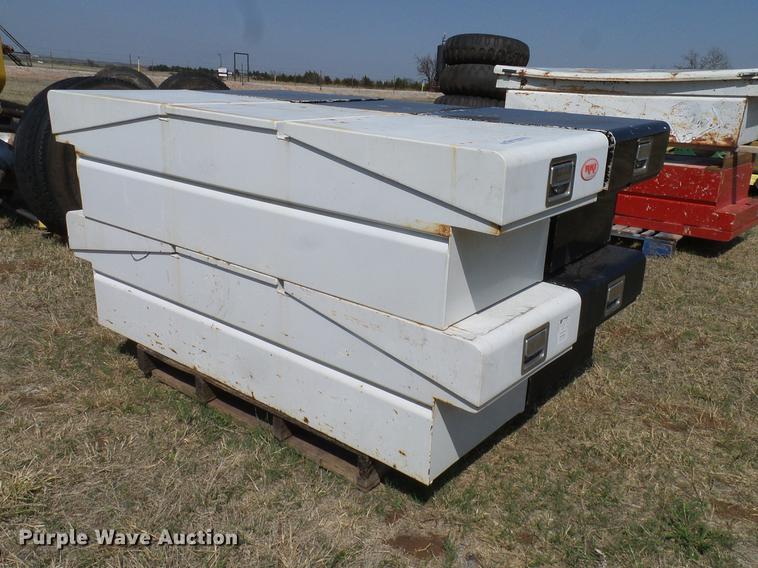 image for item EO9776 Toolboxes and bed covers