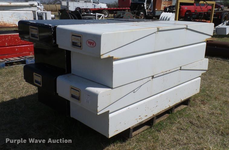 image for item EO9776 Toolboxes and bed covers