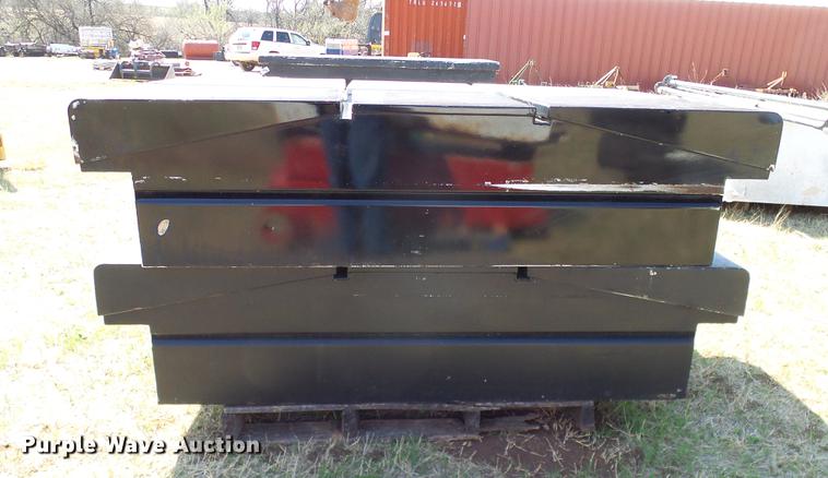 image for item EO9776 Toolboxes and bed covers