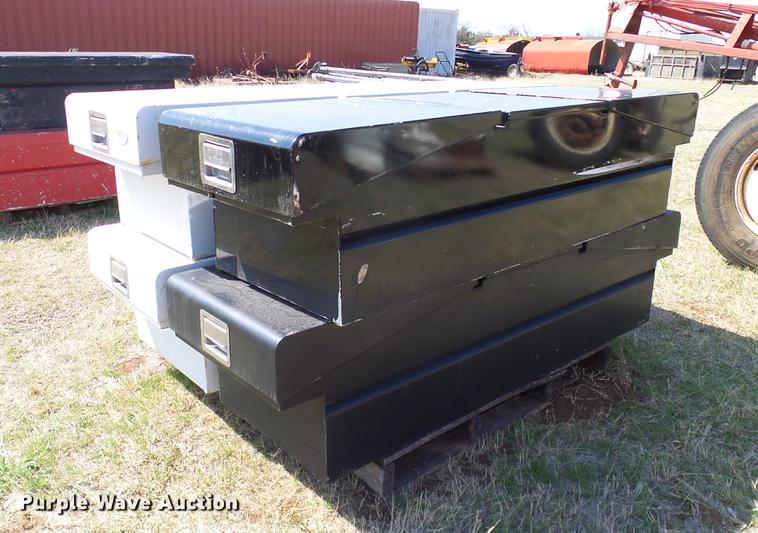 image for item EO9776 Toolboxes and bed covers