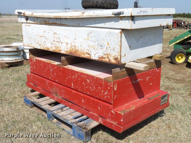 image for item EO9776 Toolboxes and bed covers