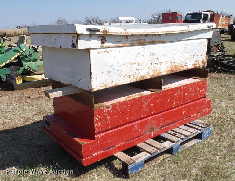 image for item EO9776 Toolboxes and bed covers