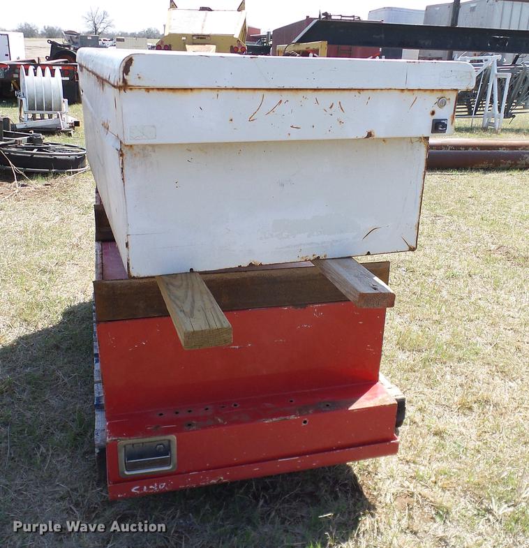 image for item EO9776 Toolboxes and bed covers