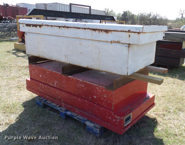 image for item EO9776 Toolboxes and bed covers