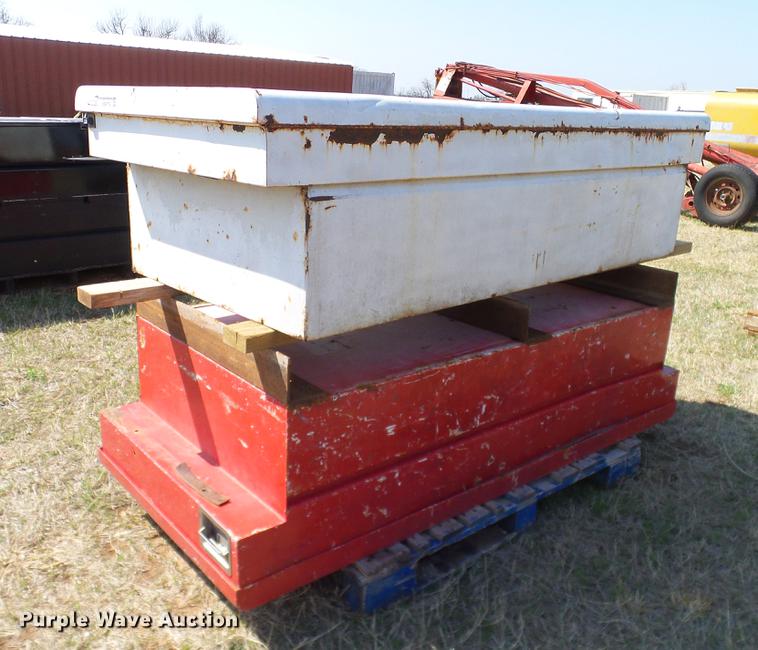 image for item EO9776 Toolboxes and bed covers