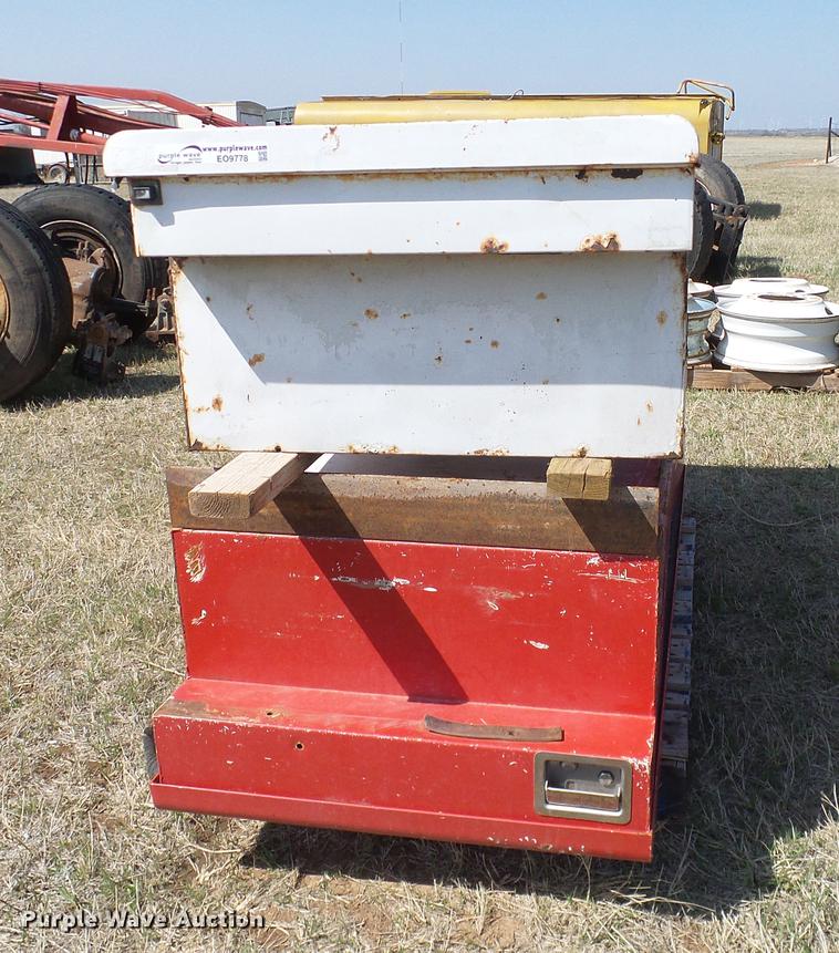 image for item EO9776 Toolboxes and bed covers