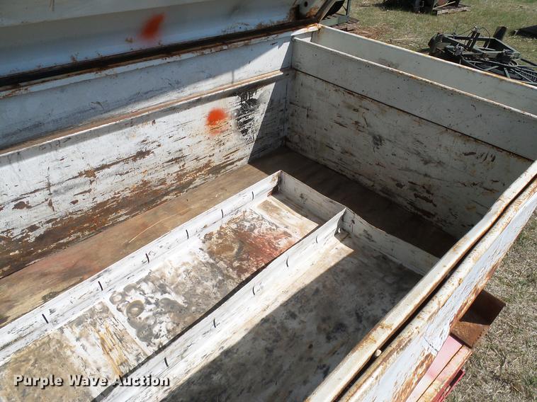 image for item EO9776 Toolboxes and bed covers