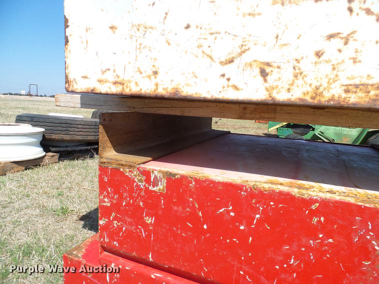 image for item EO9776 Toolboxes and bed covers