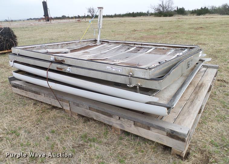 image for item EO9776 Toolboxes and bed covers