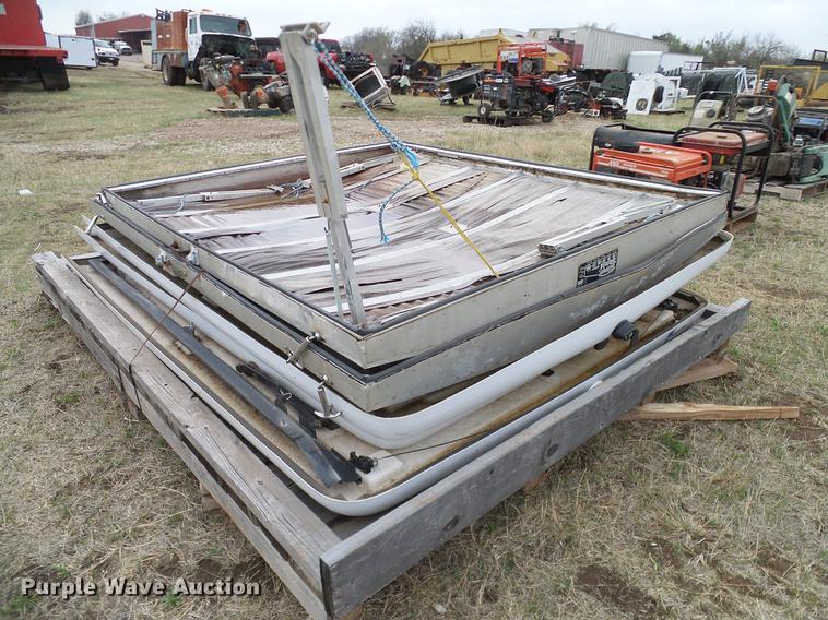 image for item EO9776 Toolboxes and bed covers