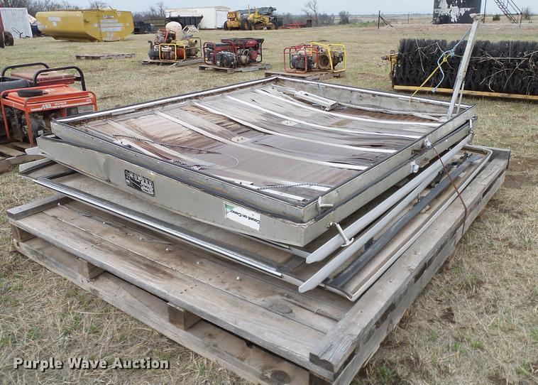 image for item EO9776 Toolboxes and bed covers