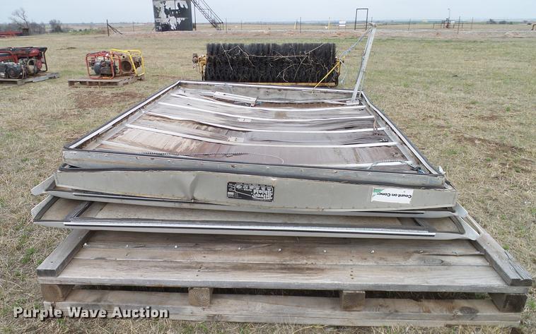 image for item EO9776 Toolboxes and bed covers