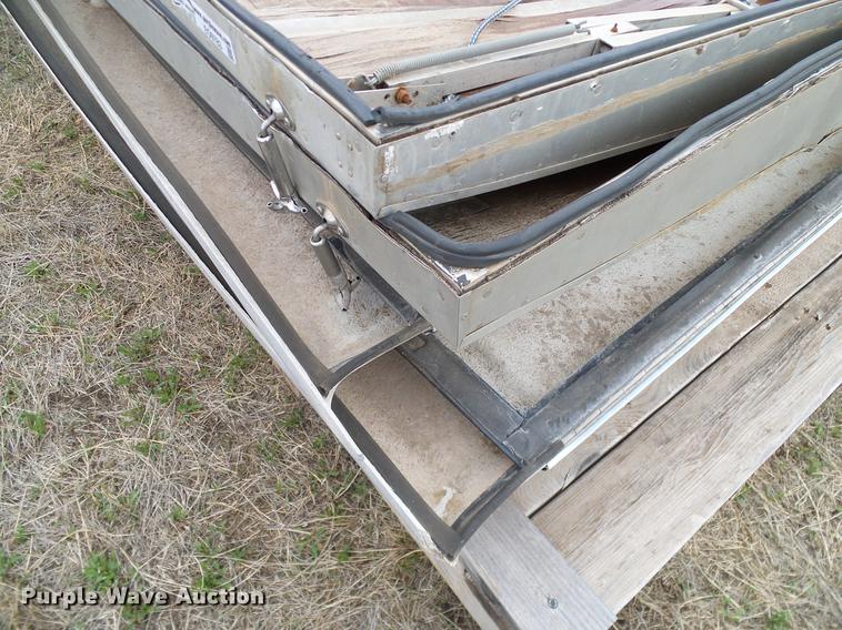 image for item EO9776 Toolboxes and bed covers