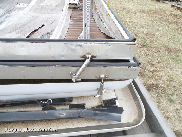 image for item EO9776 Toolboxes and bed covers