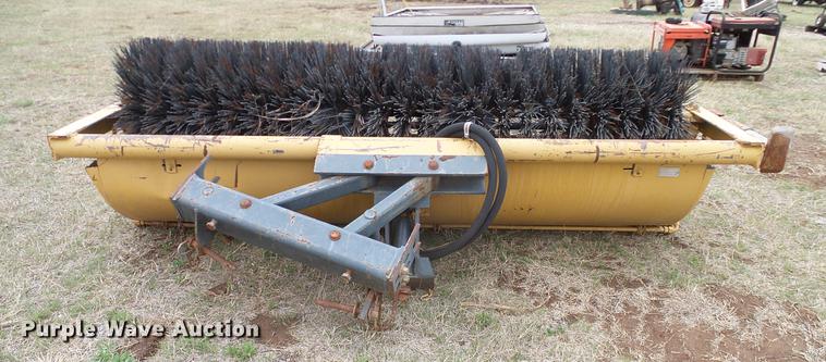 image for item EO9782 Tiger broom