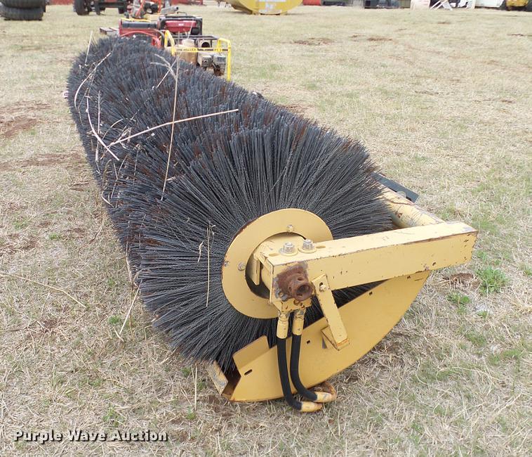 image for item EO9782 Tiger broom