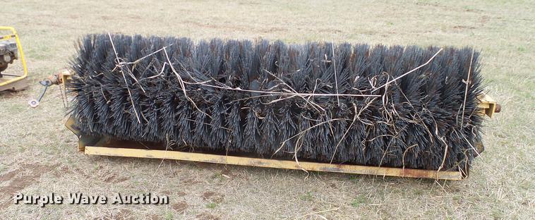 image for item EO9782 Tiger broom