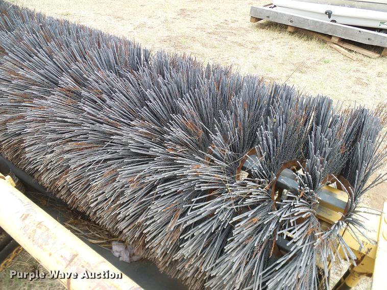 image for item EO9782 Tiger broom