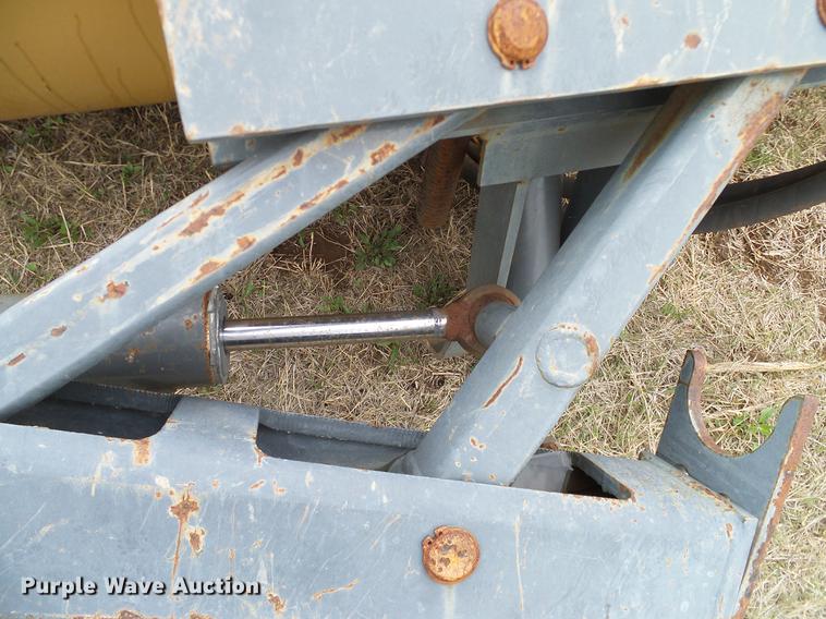 image for item EO9782 Tiger broom