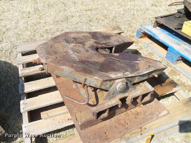 image for item EO9788 Truck axles, fifth wheel plates, tires, and wheels