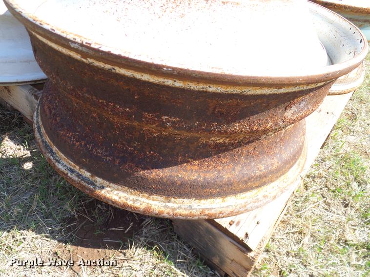 image for item EO9788 Truck axles, fifth wheel plates, tires, and wheels