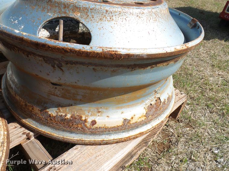 image for item EO9788 Truck axles, fifth wheel plates, tires, and wheels