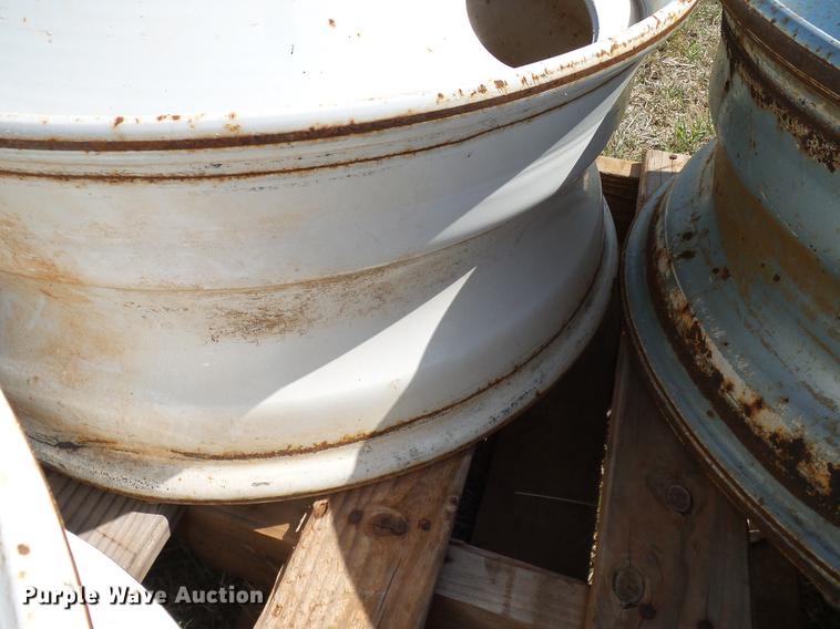 image for item EO9788 Truck axles, fifth wheel plates, tires, and wheels